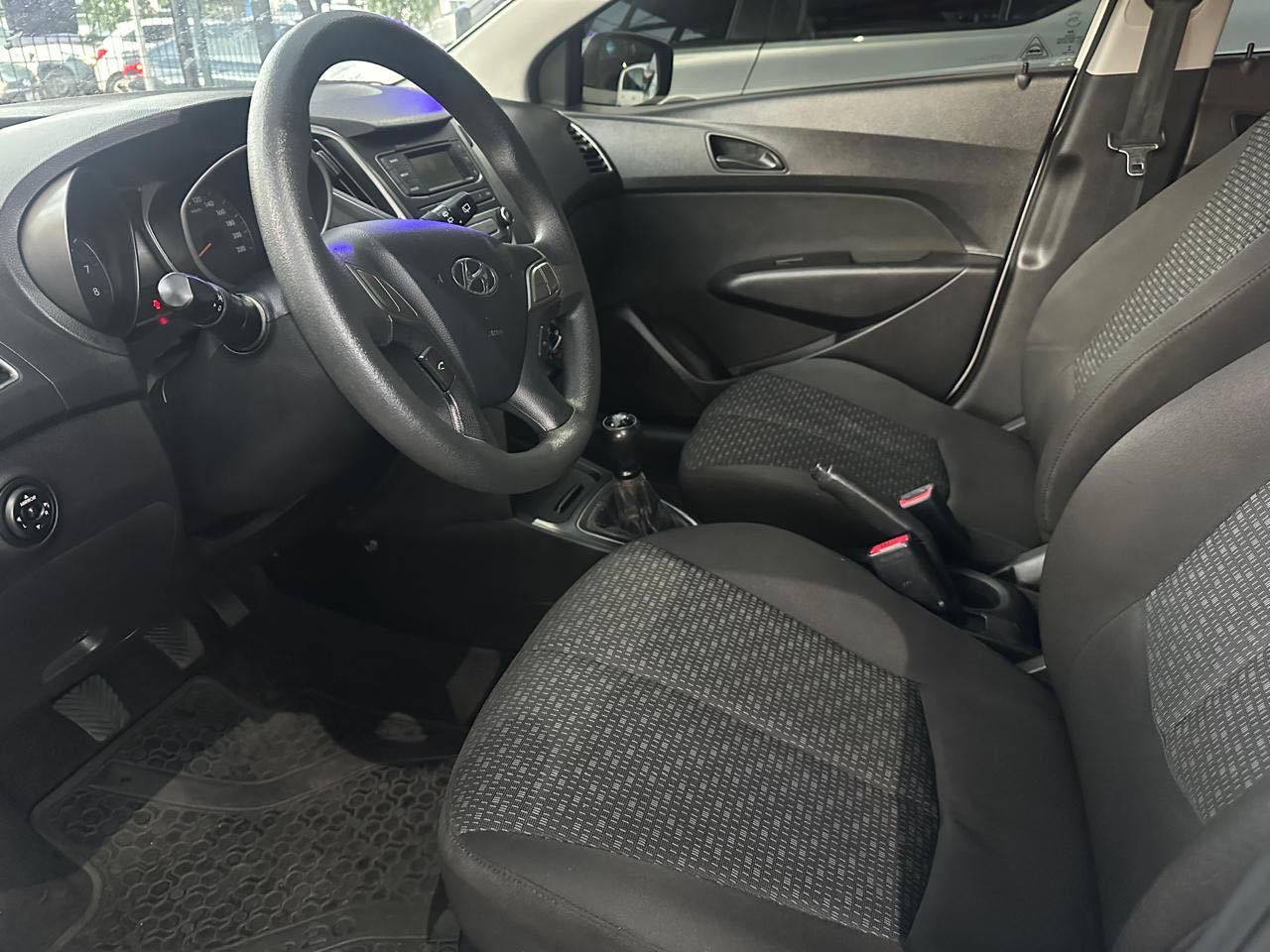 HYUNDAI HB20 Comfort 1.0 12v 2017 - miniatura 8