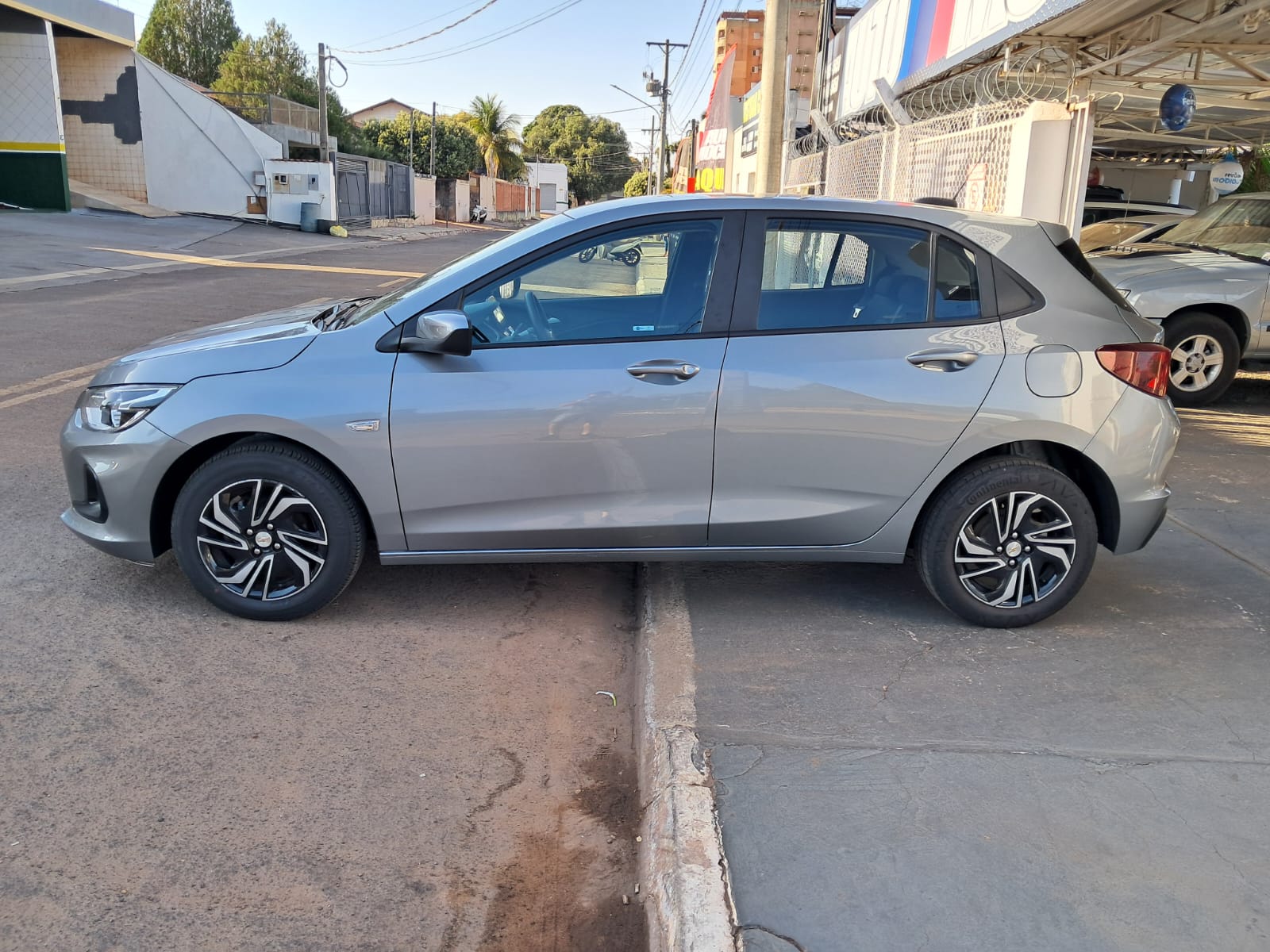 CHEVROLET Onix Hatch LT 1.0 12v 2023 - miniatura 2