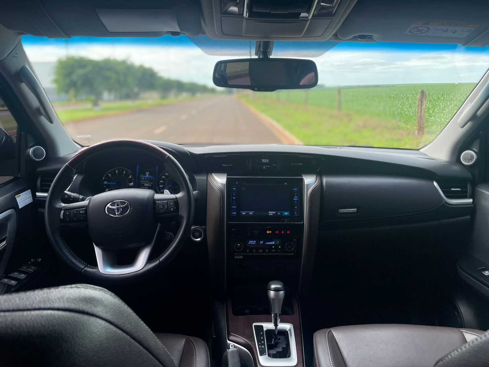 TOYOTA Hilux SW4 SRX D4-D 2.8TDi 16v 4x4 2019
