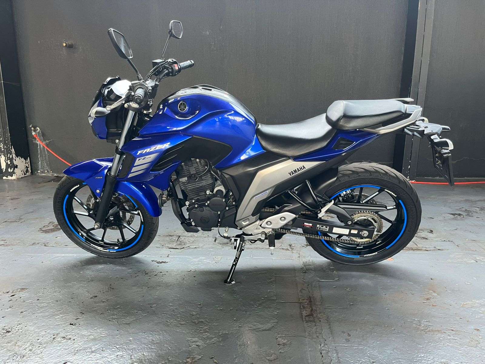YAMAHA FZ25 250 Fazer 2023 - miniatura 4