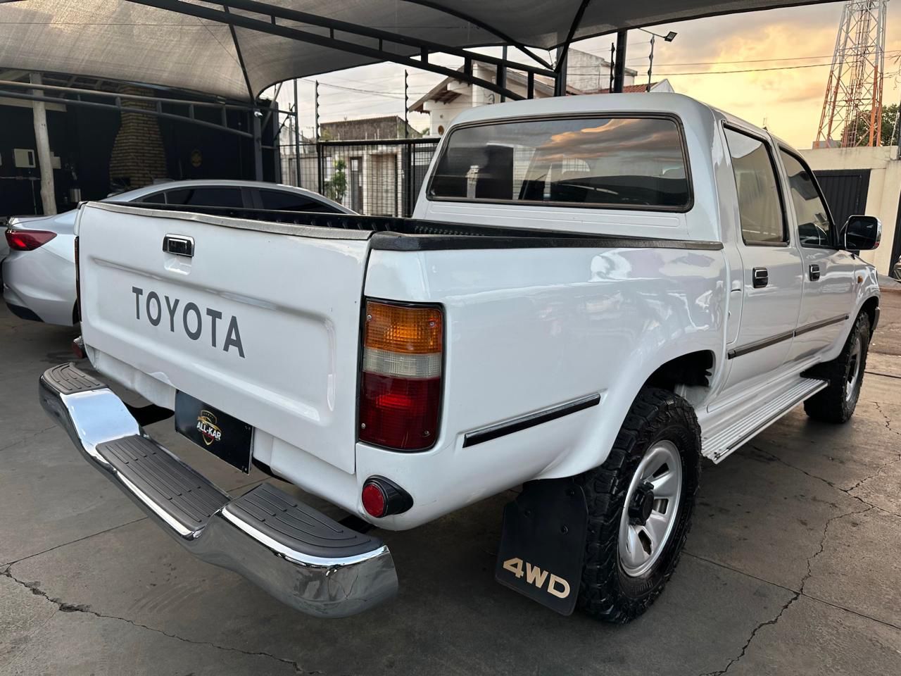 TOYOTA Hilux SR 3.0D 4X4 C.D. 2003