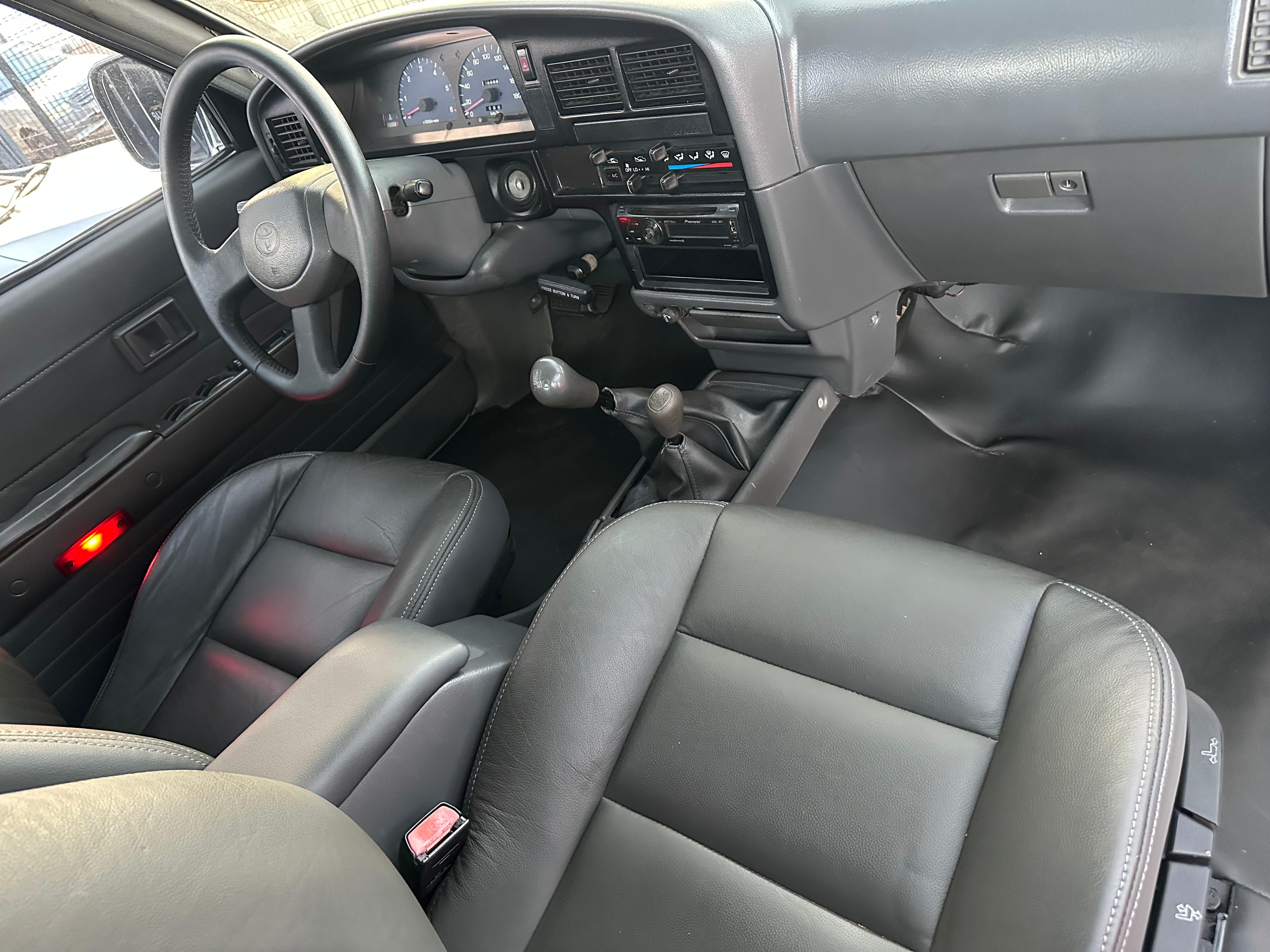 TOYOTA Hilux SR 3.0D 4X4 C.D. 2003 - miniatura 3