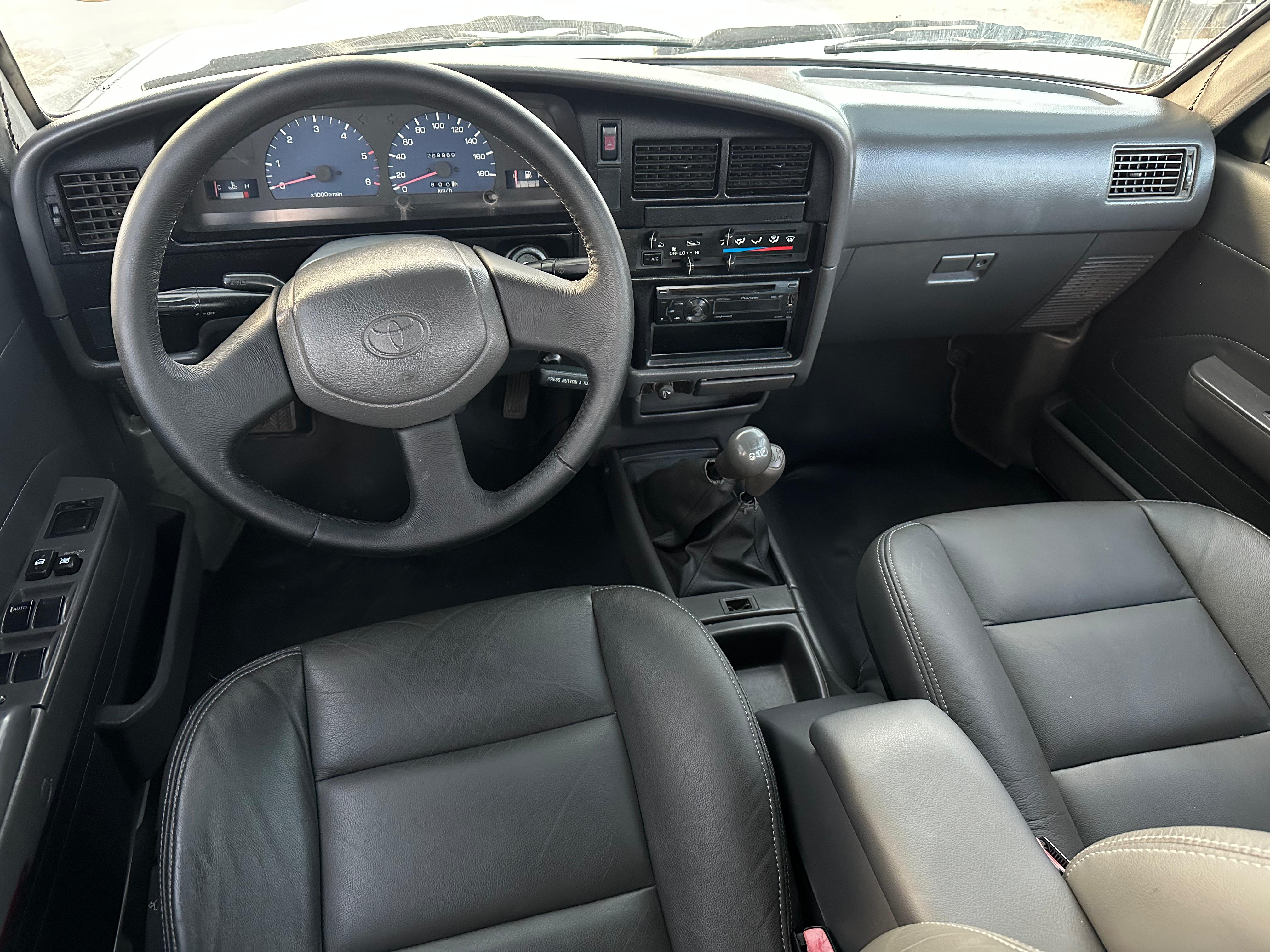 TOYOTA Hilux SR 3.0D 4X4 C.D. 2003 - miniatura 6