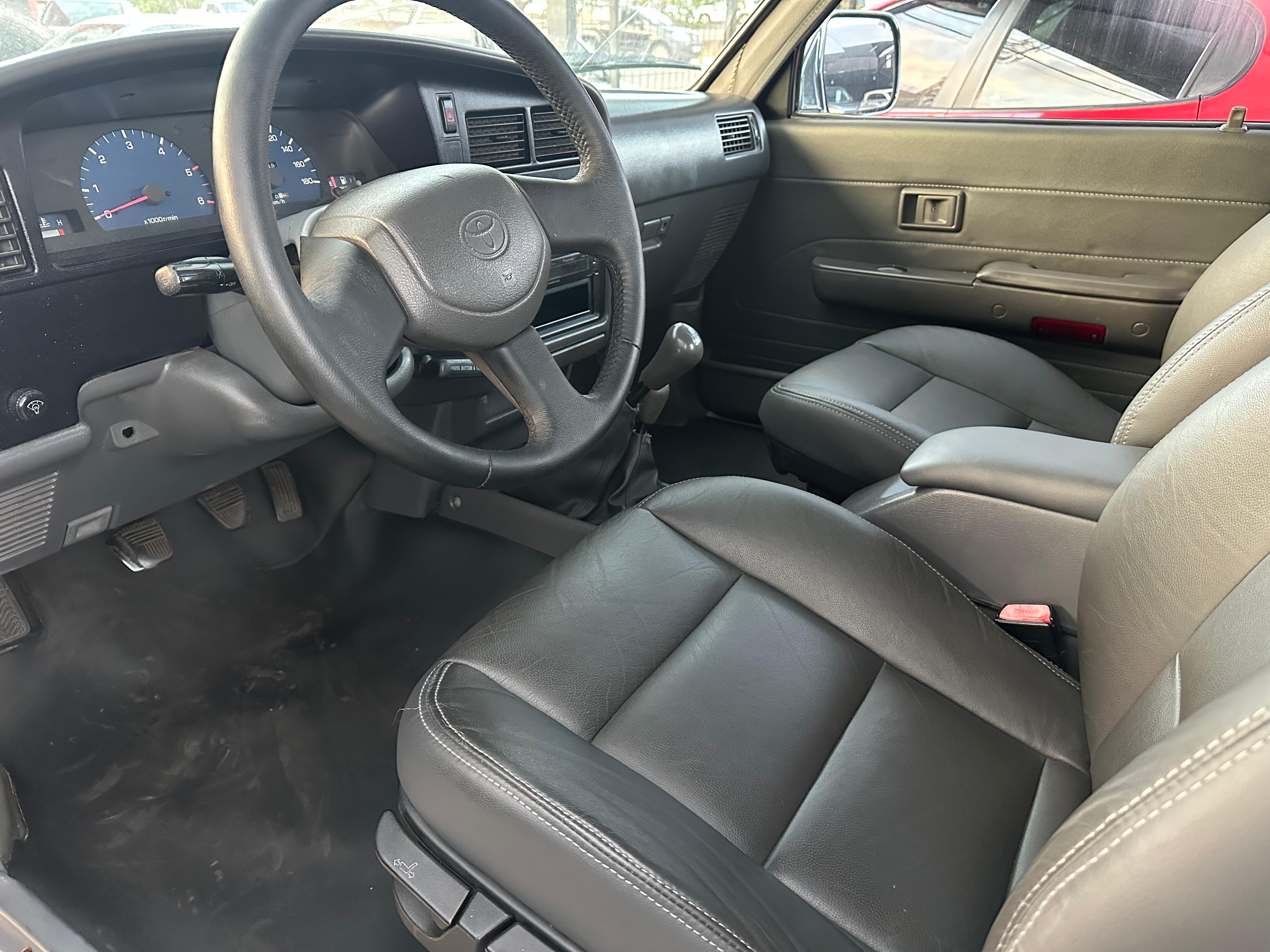 TOYOTA Hilux SR 3.0D 4X4 C.D. 2003 - miniatura 8