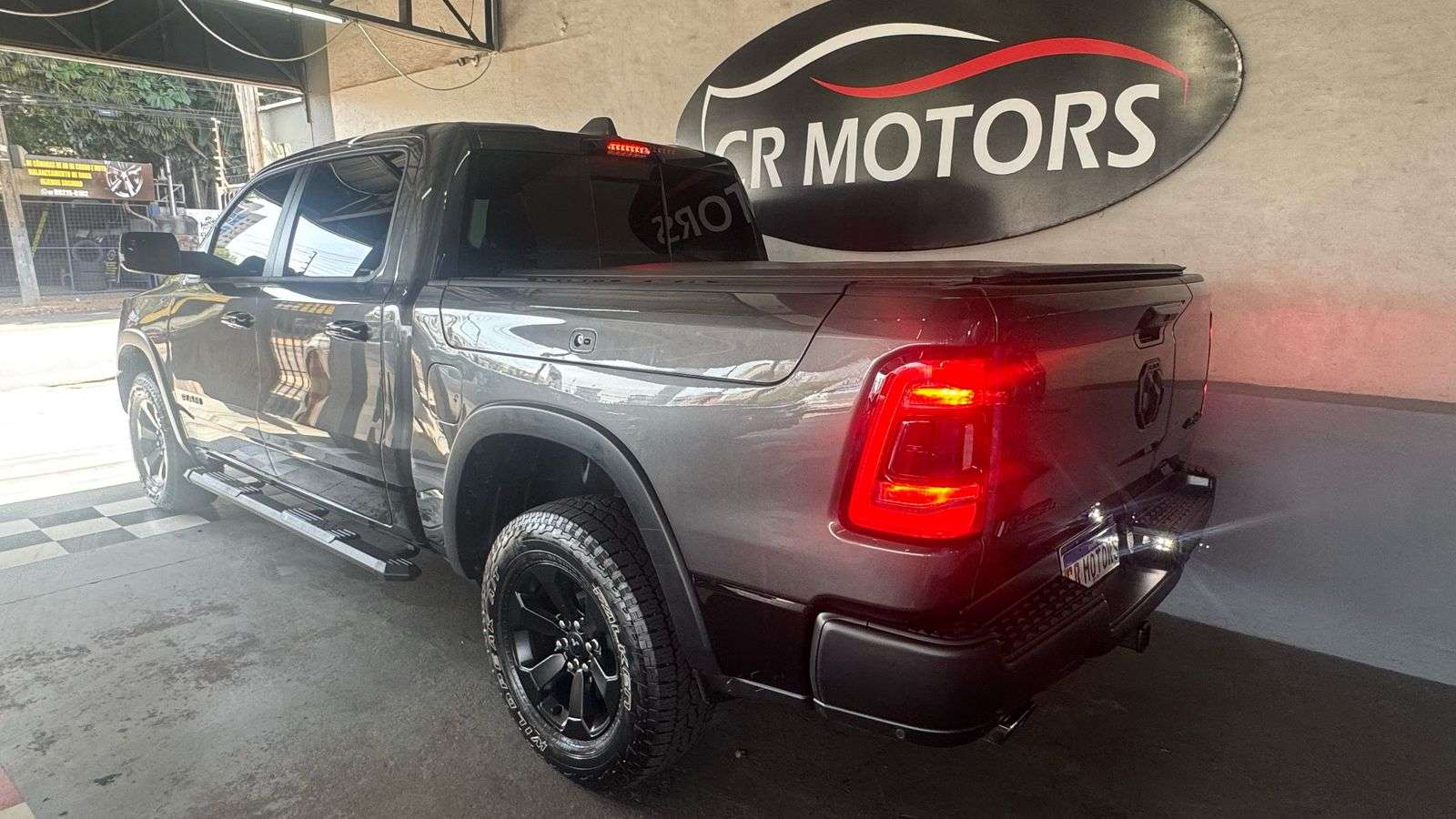 RAM 1500 Rebel 5.7 V8 4X4 C.D. 2024 - miniatura 3