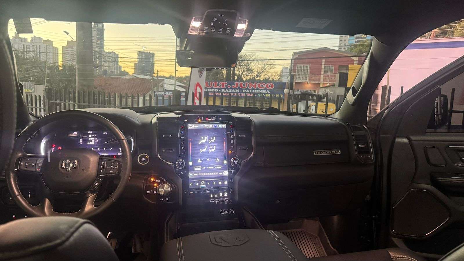 RAM 1500 Rebel 5.7 V8 4X4 C.D. 2024 - miniatura 6
