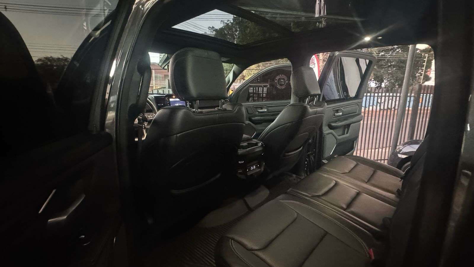 RAM 1500 Rebel 5.7 V8 4X4 C.D. 2024 - miniatura 9