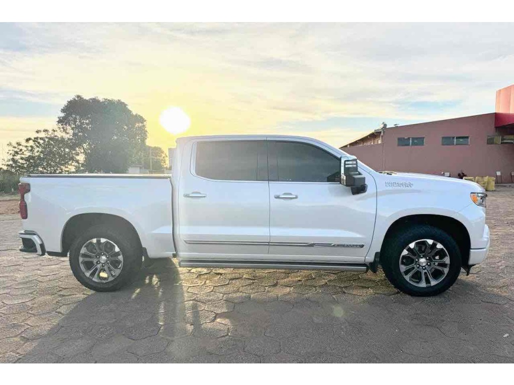CHEVROLET Silverado 1500 High Country 5.3 V8 4x4 C.D. 2024 - view 2