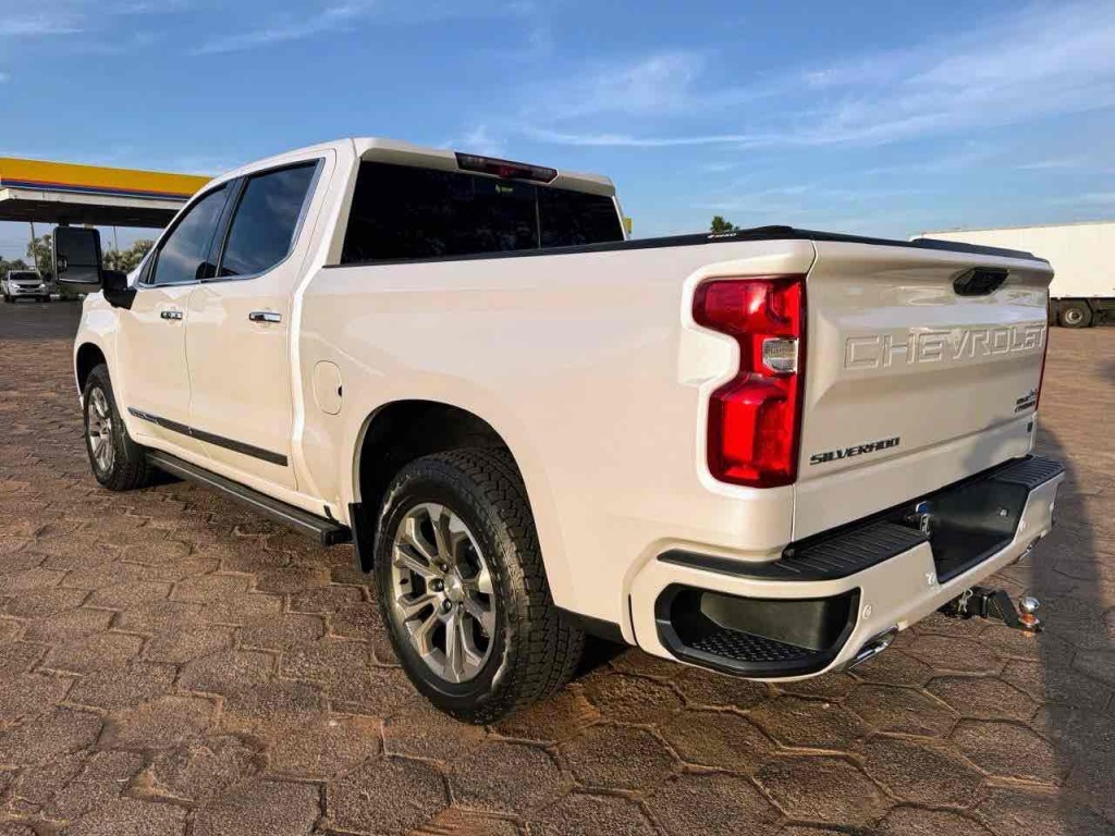 CHEVROLET Silverado 1500 High Country 5.3 V8 4x4 C.D. 2024 - view 4